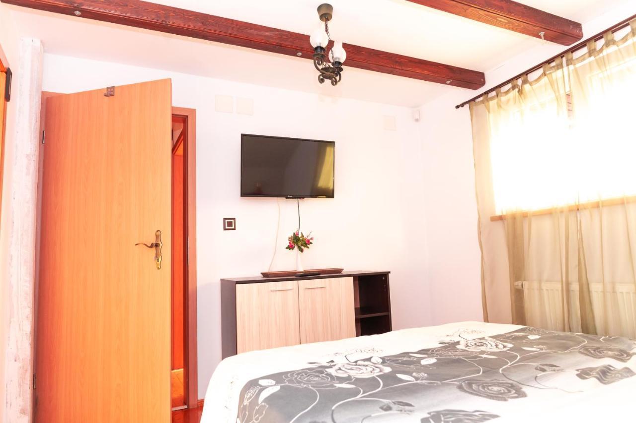 Hotel Casa Ursului Bujoreni Exteriér fotografie